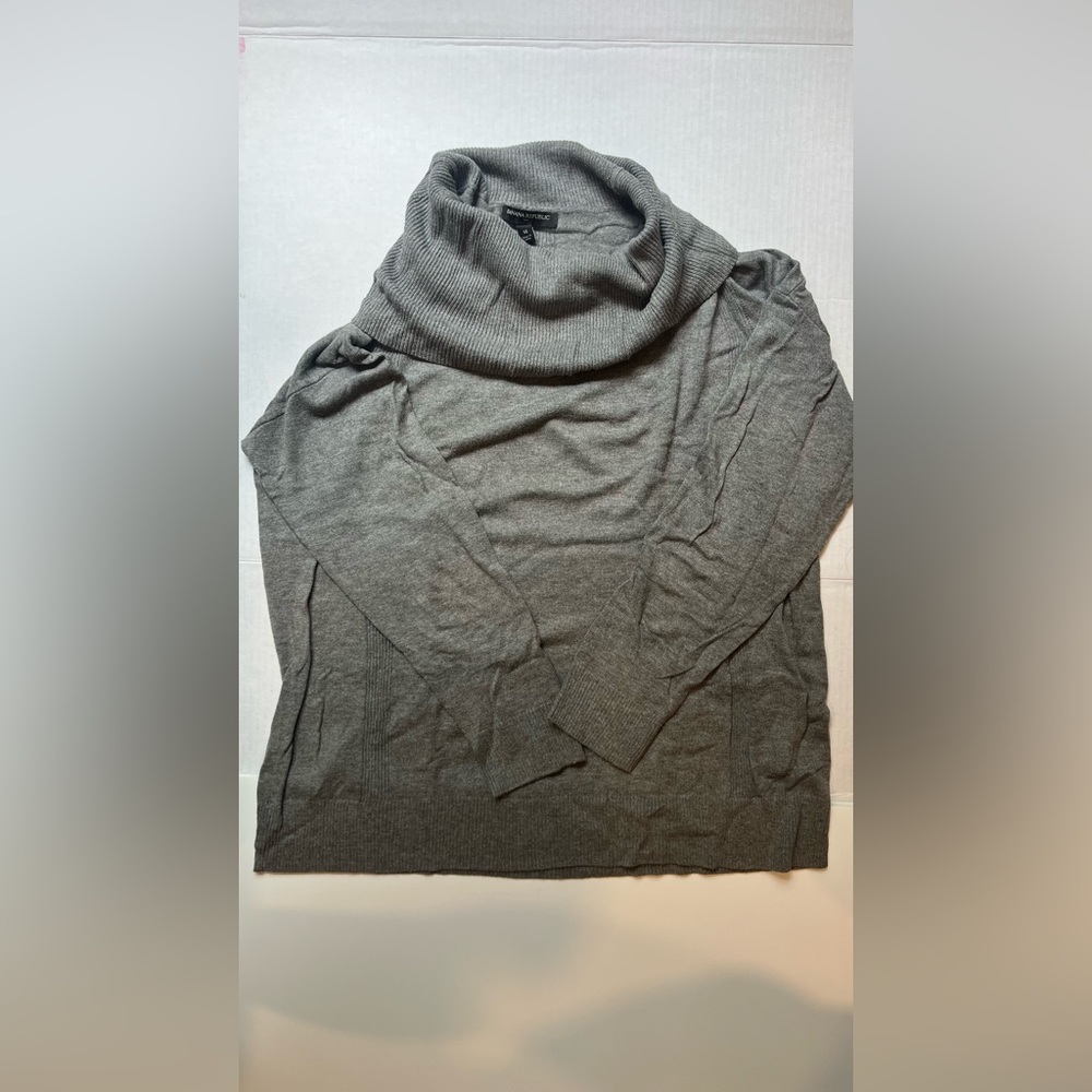 2 women’s sweaters